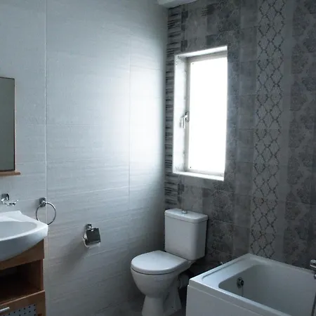 Lägenhet Bright 3-bedroom In St. Paul's Bay